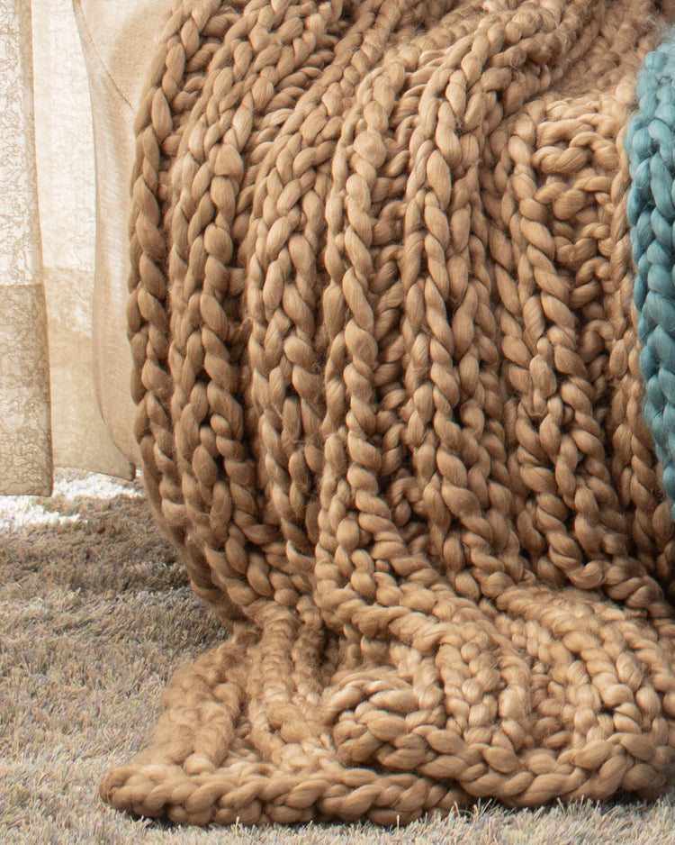 Enchant Chunky Throw